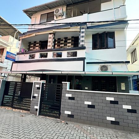 Cozy Haven Apartment Kochi Екстериор снимка